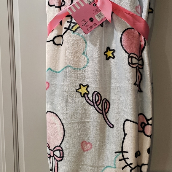 Hello kitty throw - Picture 3 of 6